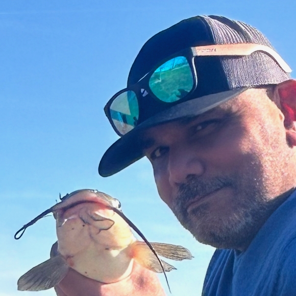 Meet your Posher, Diane Latiece (TC or Red) to Family & Friends - Picture 4 of 11